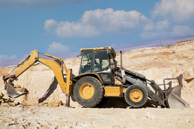 Model Excavator - Jasa SIA/SILO di KAB. DELI SERDANG