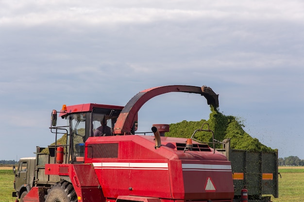 Farm Tractor - Legalitas SIA/SILO di KAB. INDRAMAYU