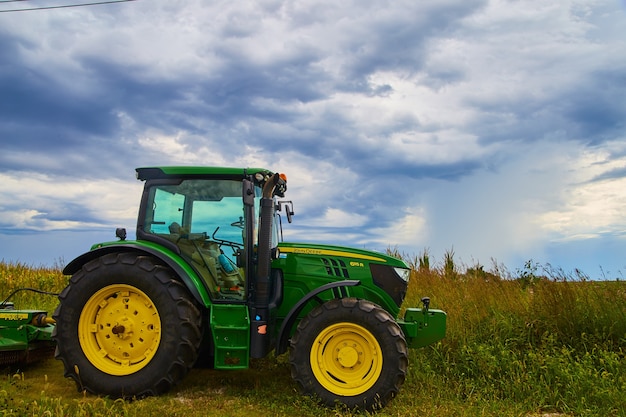 Farm Tractor - Jasa Legalitas di KAB. INDRAMAYU