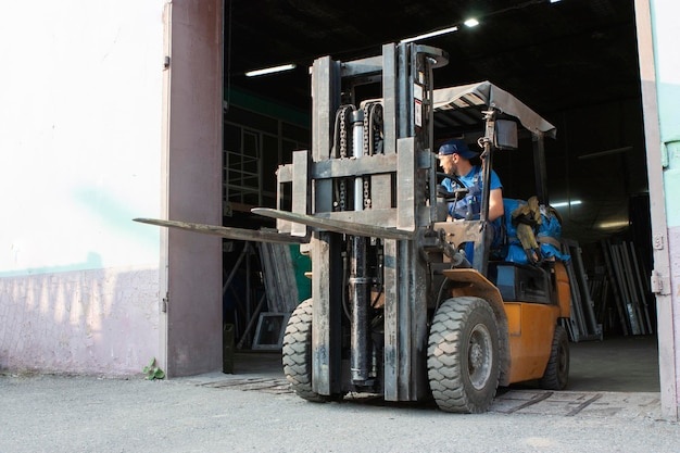 Model Reach Stacker - Jasa SIA/SILO di KAB. ACEH TENGGARA