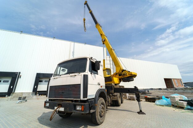 Truck Crane - Layanan SIA di KAB. MINAHASA