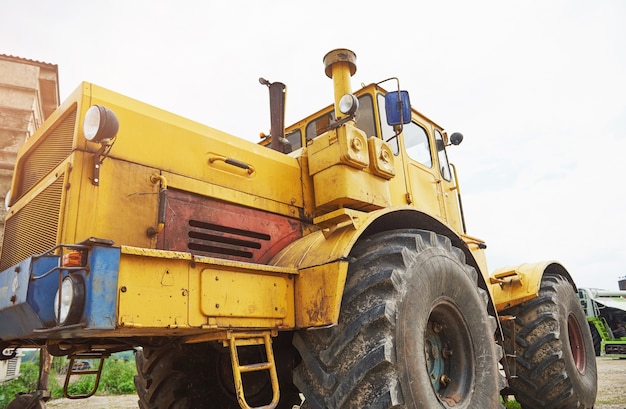 Model Truck Crane - Jasa SIA/SILO di KAB. MINAHASA
