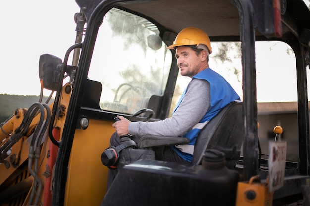 Pelatihan & Sertifikasi SIO Wheel Loader - KOTA PARIAMAN